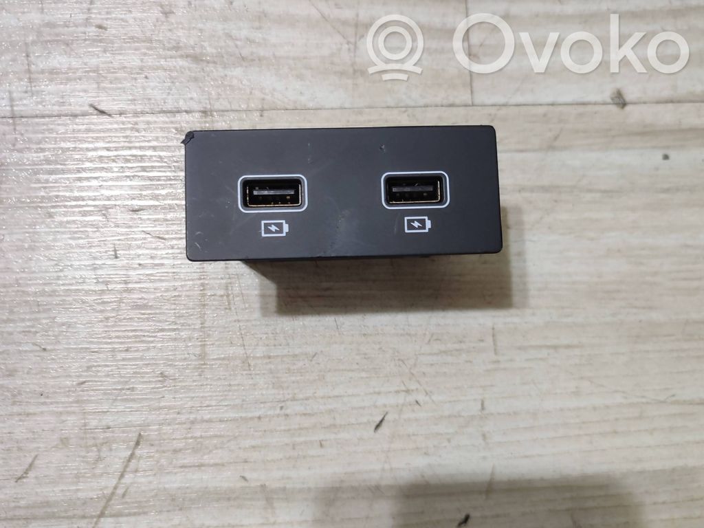 Renault Kangoo III USB socket connector 