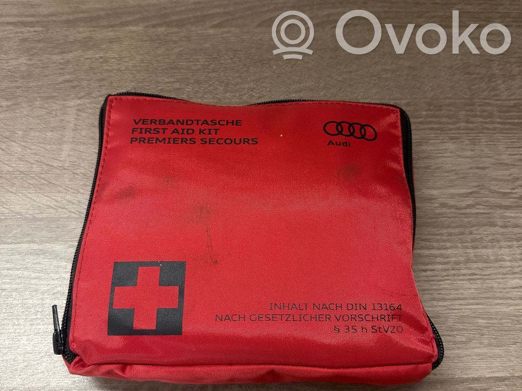Audi A6 C7 Vaistinėlė 