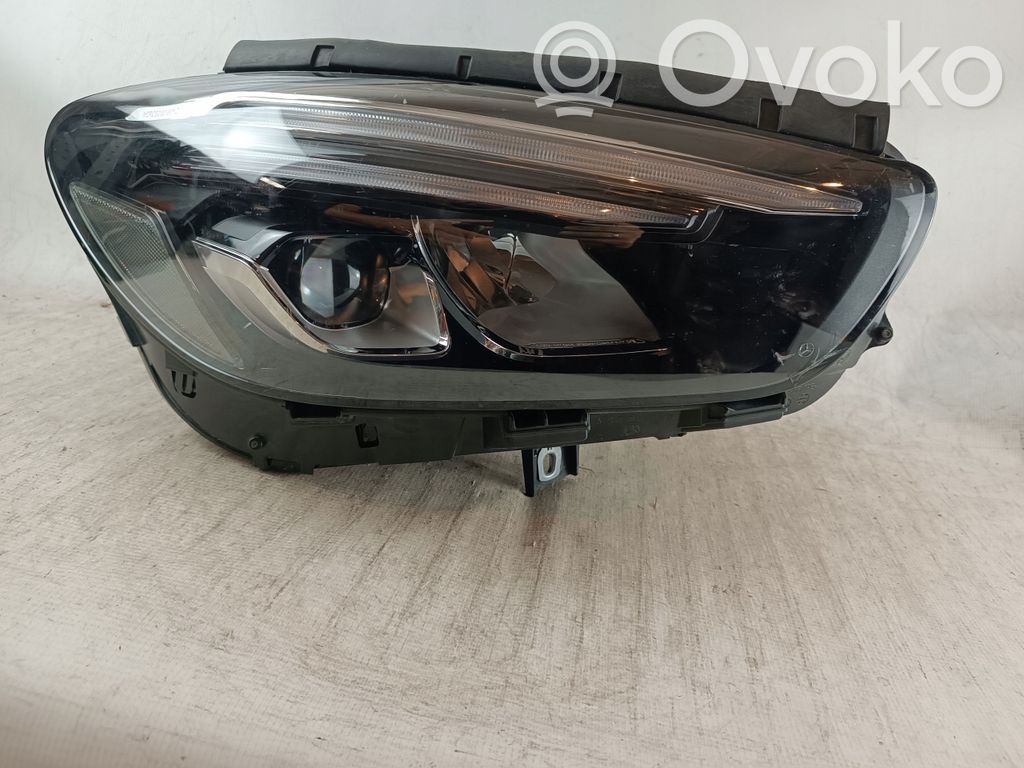 Mercedes-Benz B W247 Lampa przednia 