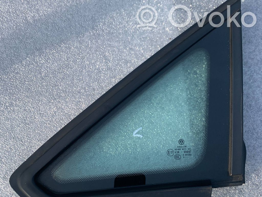 Volkswagen Caddy Trīsstūrveida stikls korpusa priekšpusē 