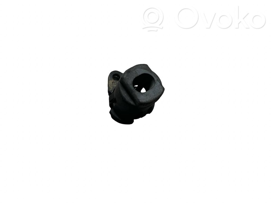 Radiator mount bracket   30639749,3M5H8125AC