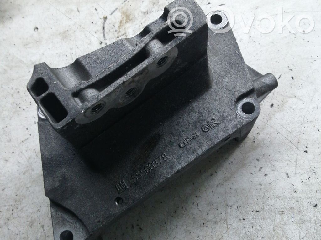 Opel Meriva B Engine mounting bracket 