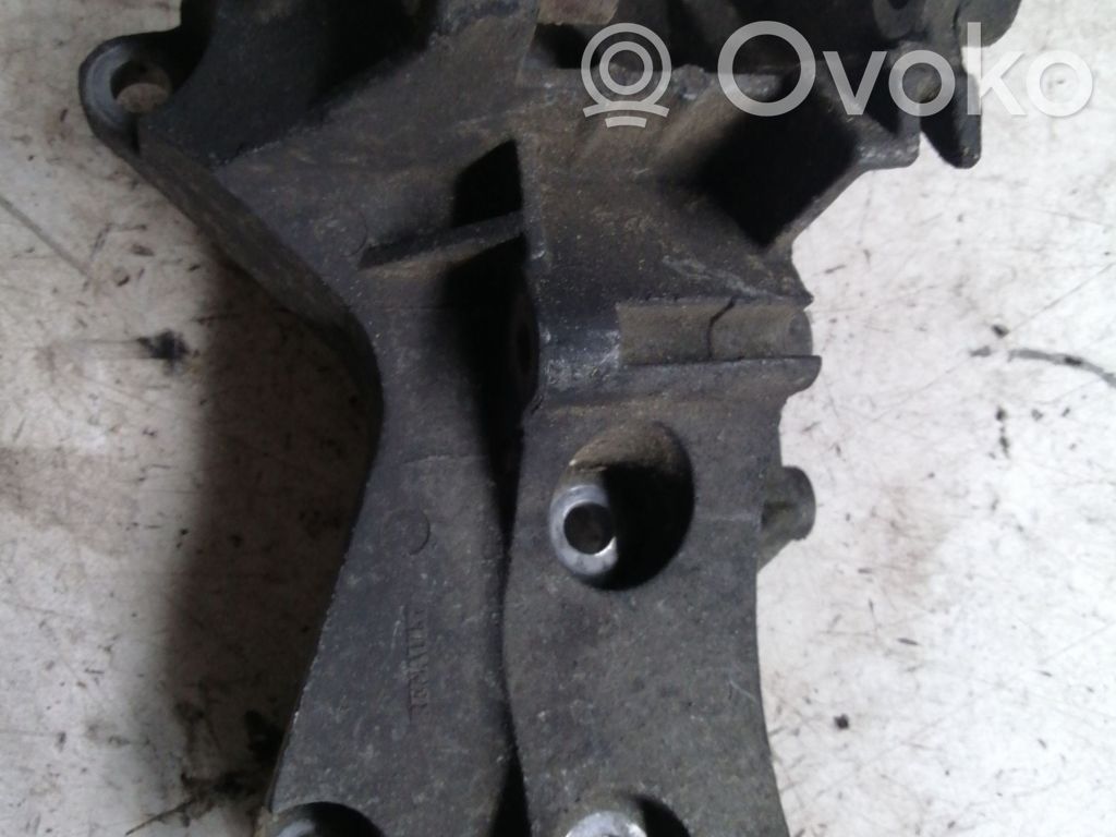 Renault Megane II Generator/alternator bracket 