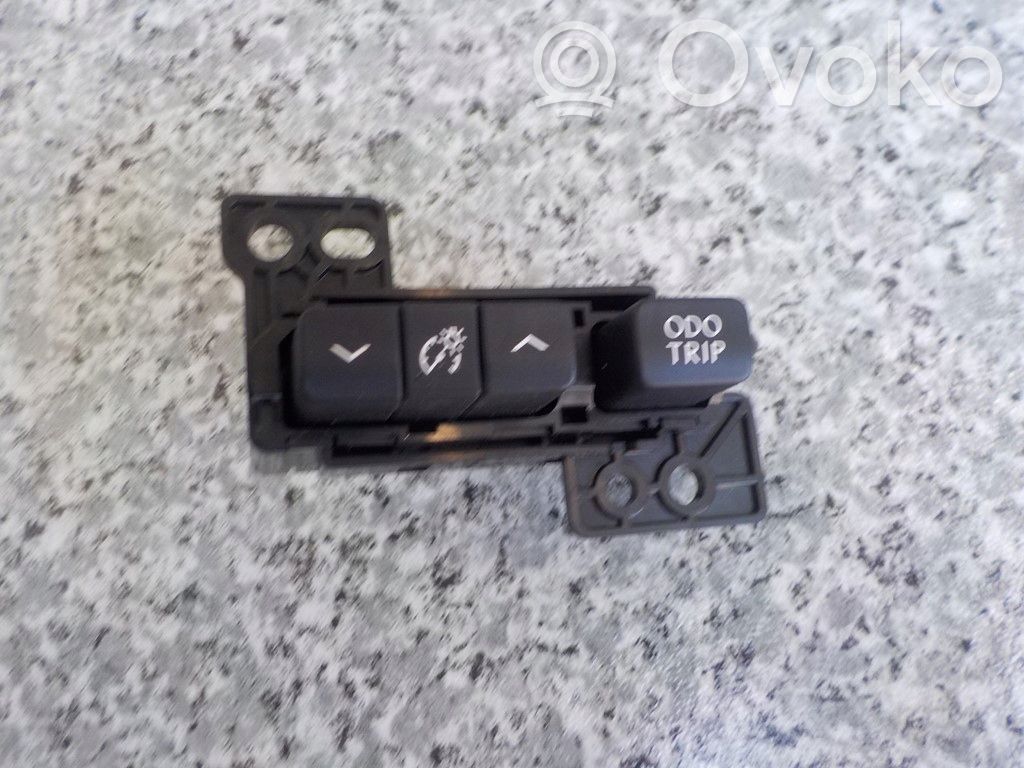Mazda CX-30 Tailgate/trunk/boot open switch 