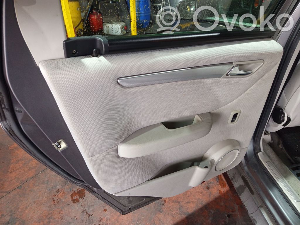 Mercedes-Benz B W245 Opening tailgate glass 