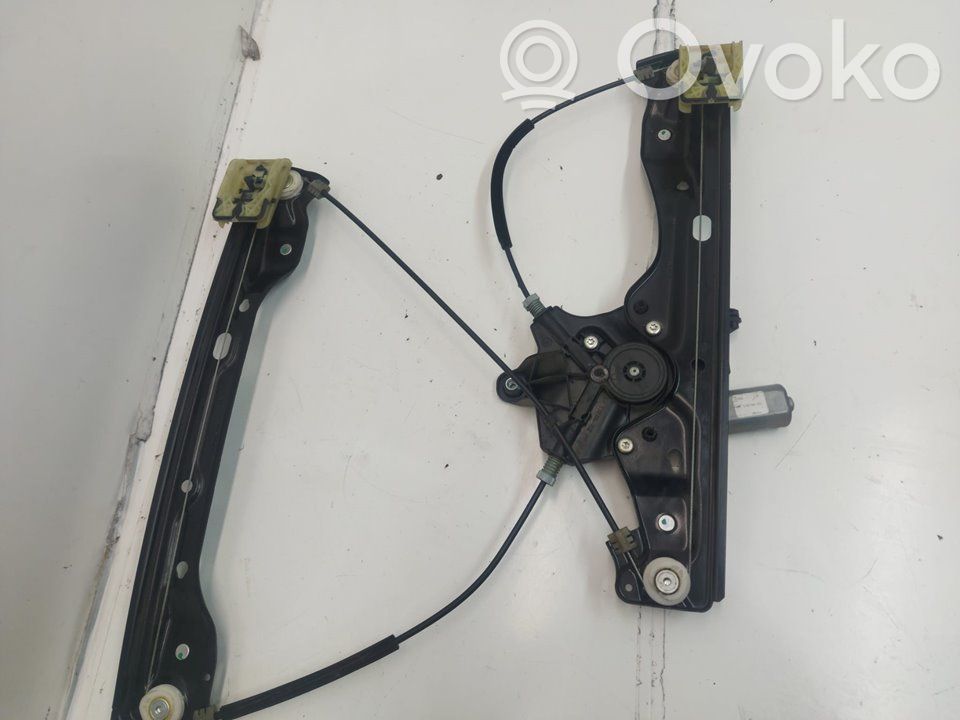 Opel Astra K Front door window glass four-door 