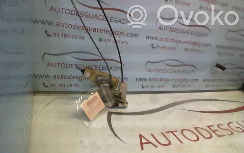 Toyota Yaris Zamek drzwi tylnych 