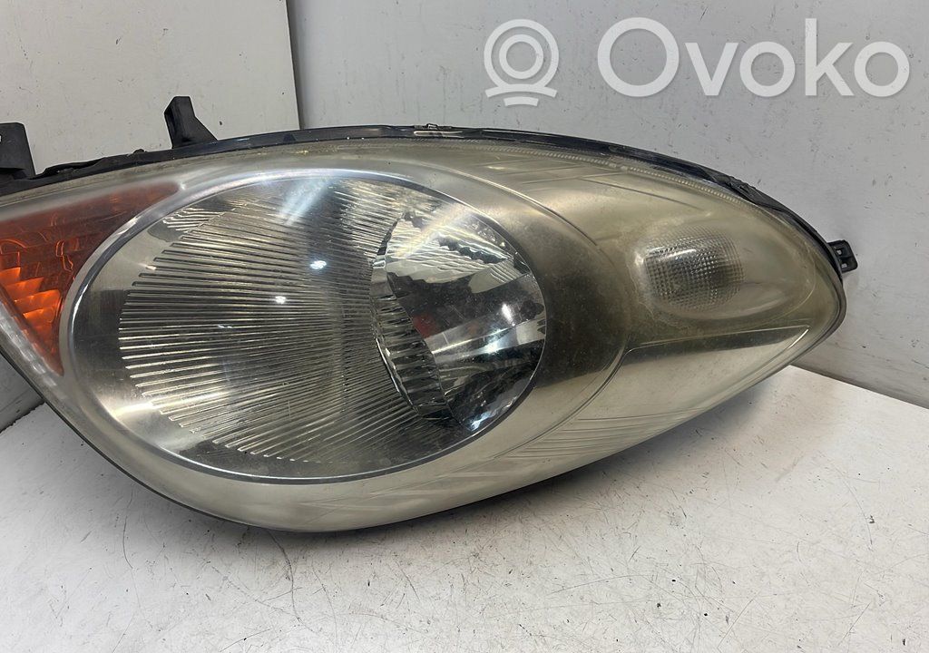 Phare frontale   89902136,561995