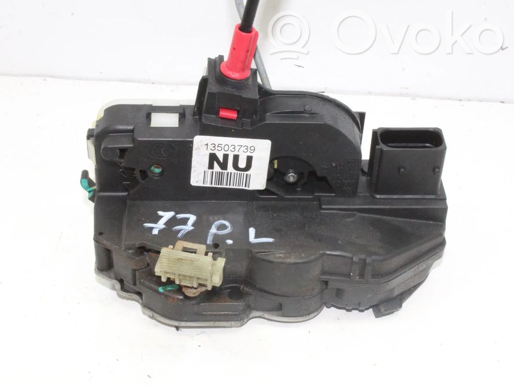 Chevrolet Orlando Coupe door lock (next to the handle) 