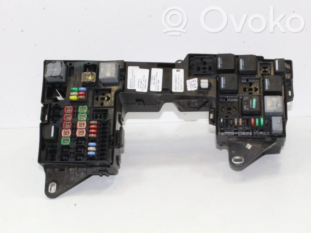 Jaguar XF X250 Fuse module 