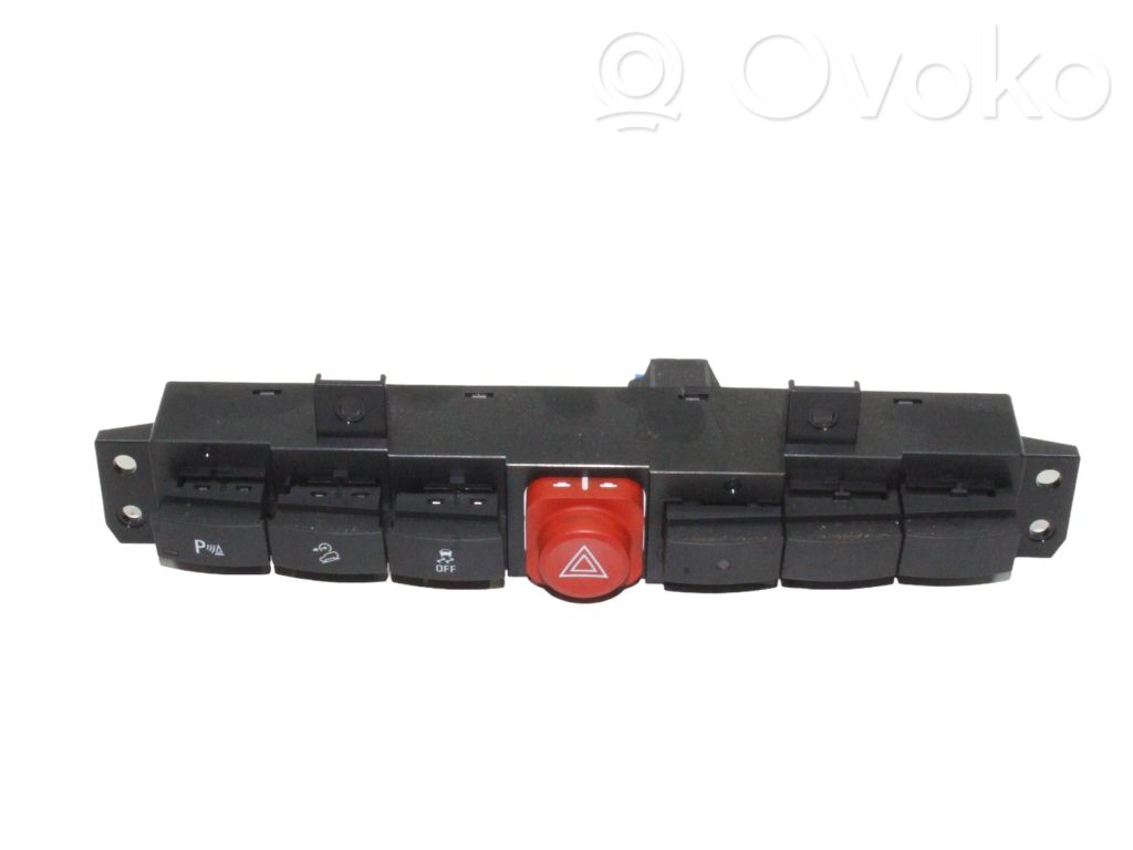 Un conjunto de interruptores   20898133,8133U