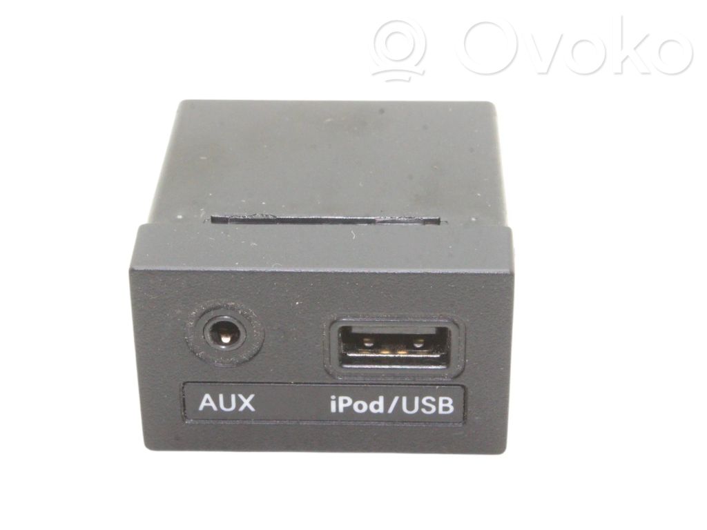 Enchufe conector USB   961203Z5004X