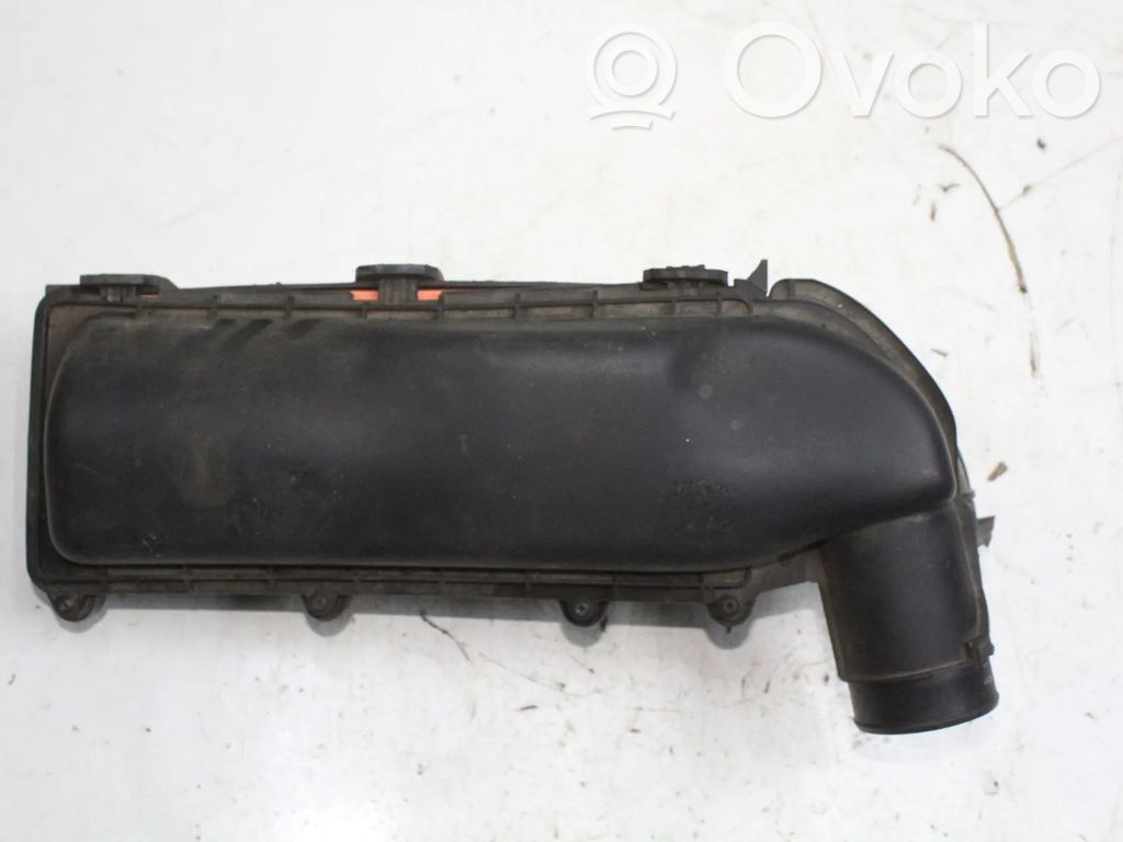 Air filter box   7576691