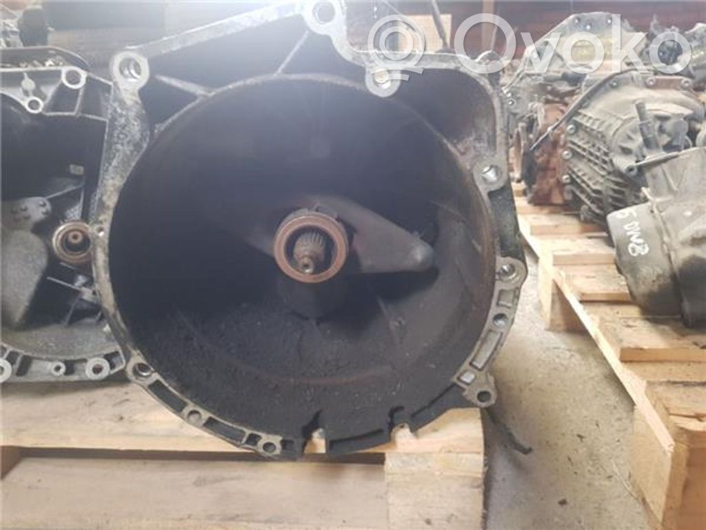 Manual 5 speed gearbox   1069401018