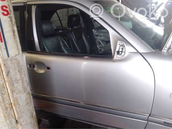 Mercedes-Benz E W210 Drzwi przednie 