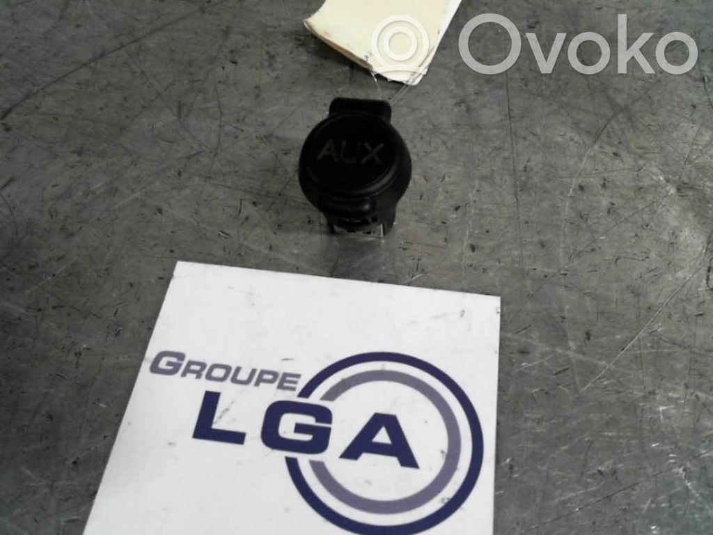Peugeot Expert USB socket connector 
