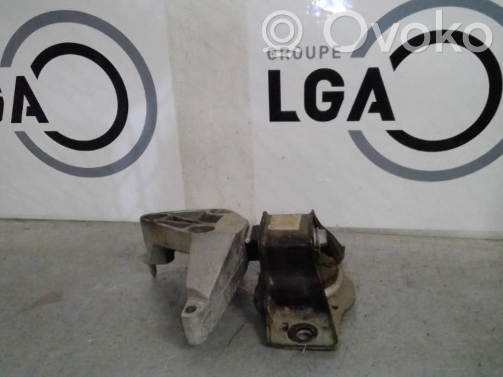 Renault Kangoo II Engine mount bracket 