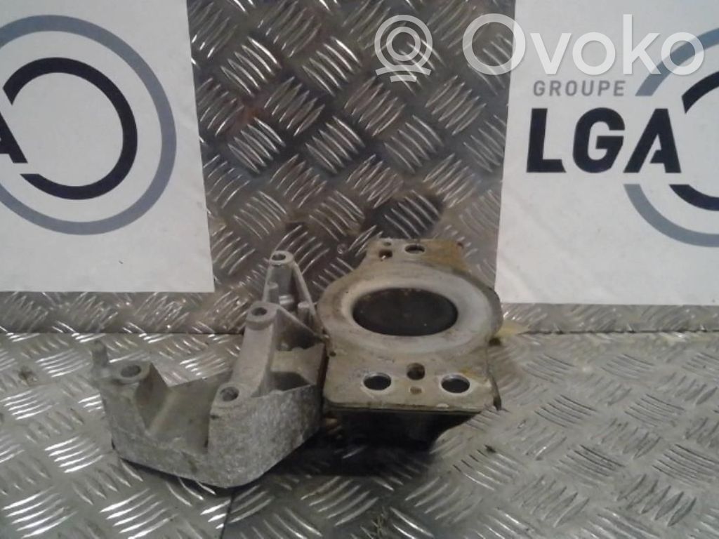 Renault Kangoo II Engine mount bracket 