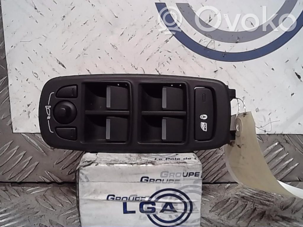 Jaguar XE Electric window control switch 