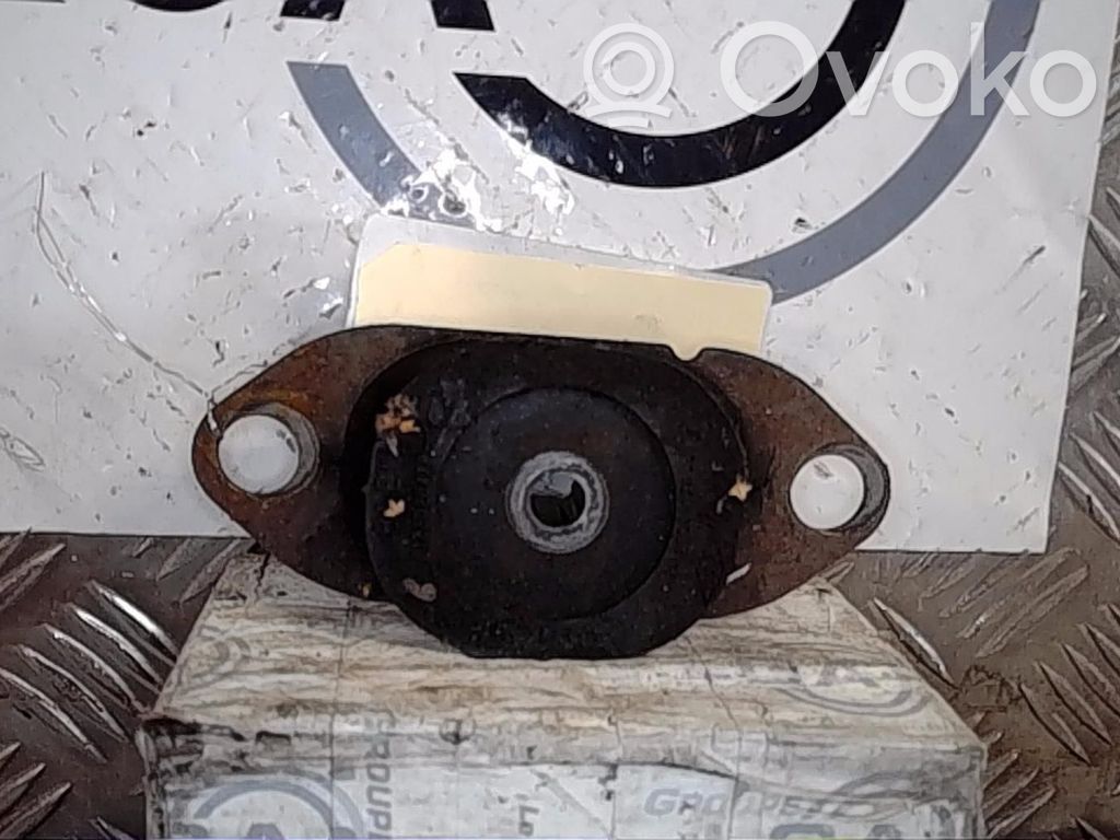 Renault Clio IV Engine mount bracket 