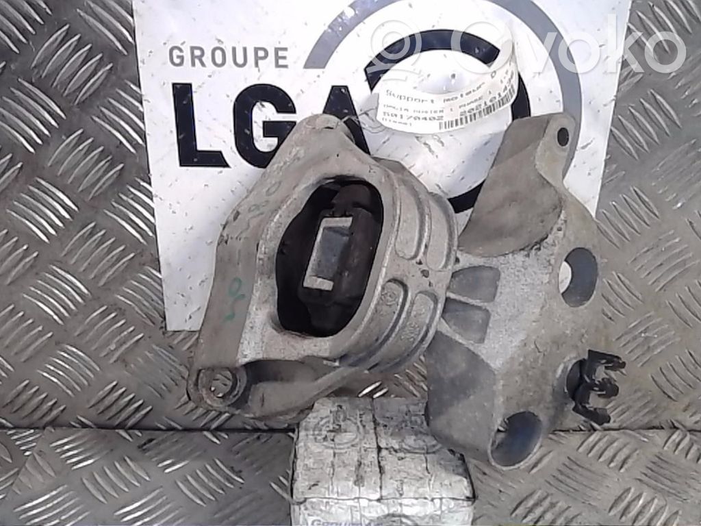 Engine mount bracket   8200805813