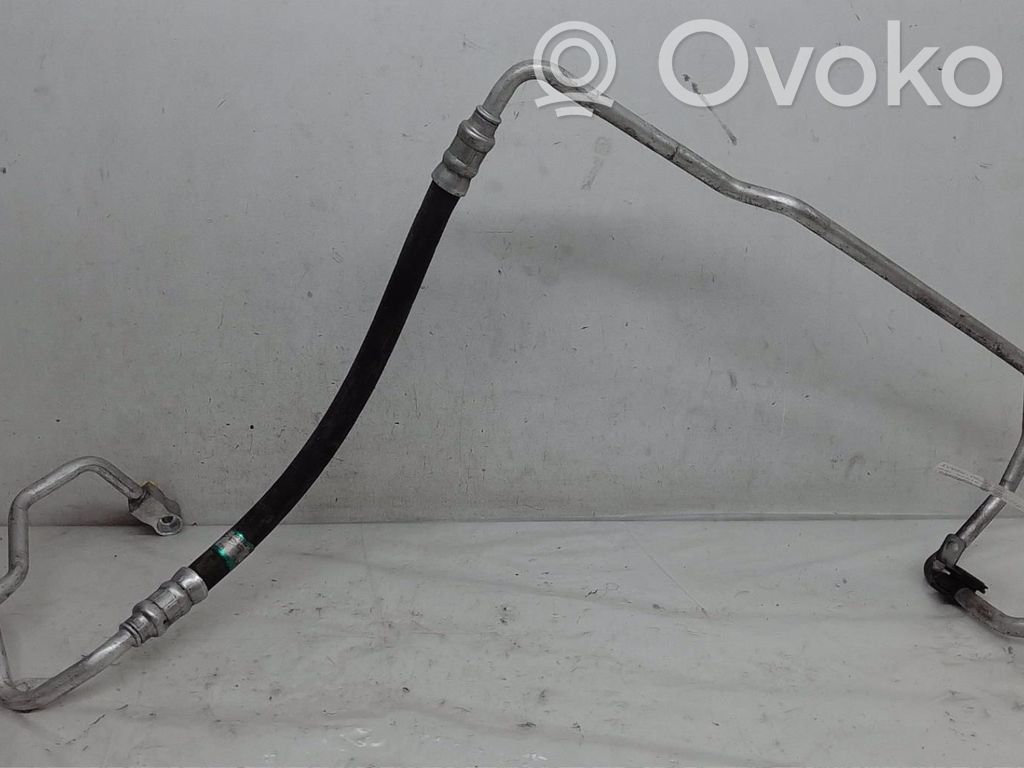 BMW 1 E81 E87 Ilmastointilaitteen putki (A/C) 