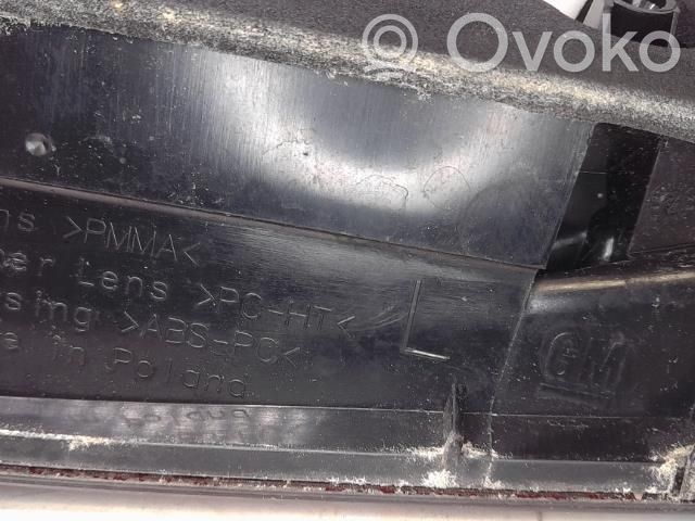 Opel Astra J Galinis žibintas dangtyje 