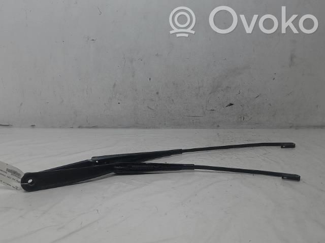 BMW X3 E83 Front wiper blade arm 