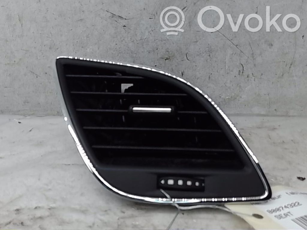 Seat Leon (5F) Kojelaudan sivutuuletussuuttimen kehys 