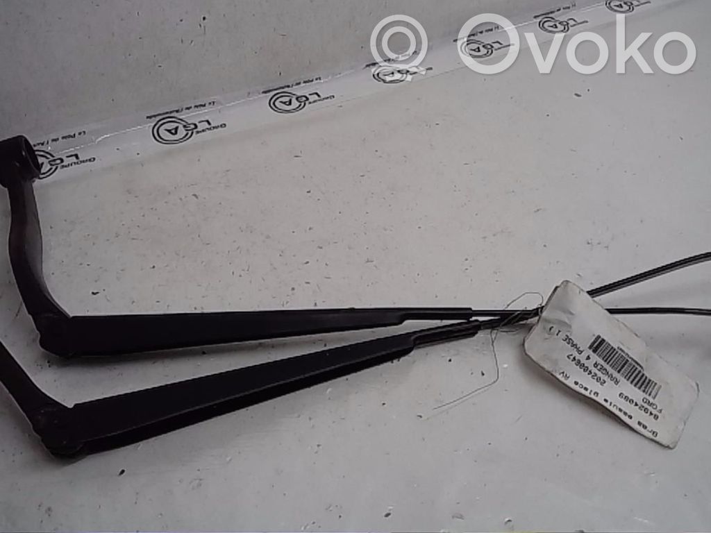 Ford Ranger Front wiper blade arm 