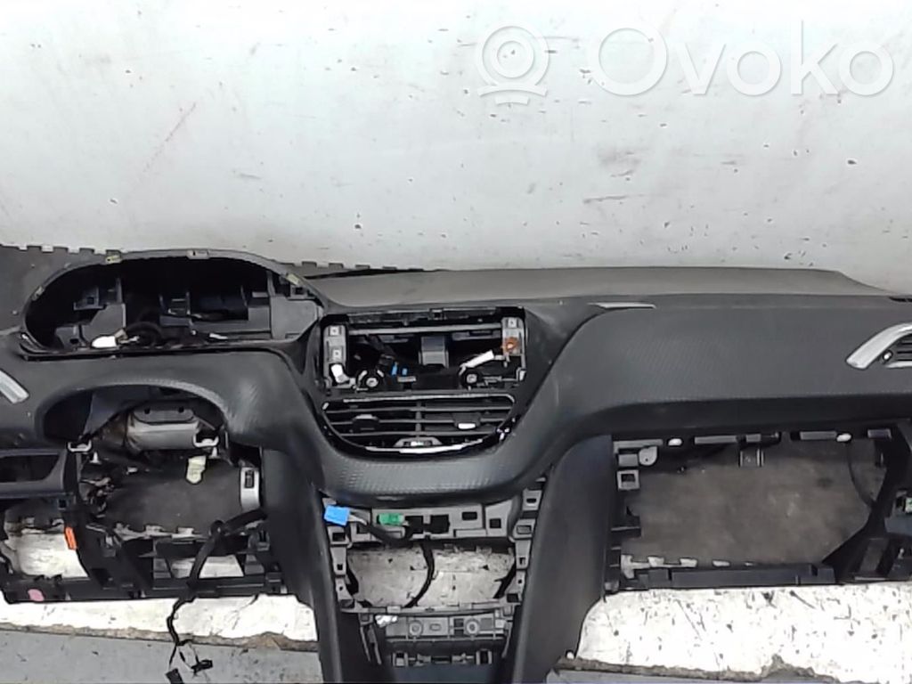 Peugeot 208 I Panel de instrumentos 