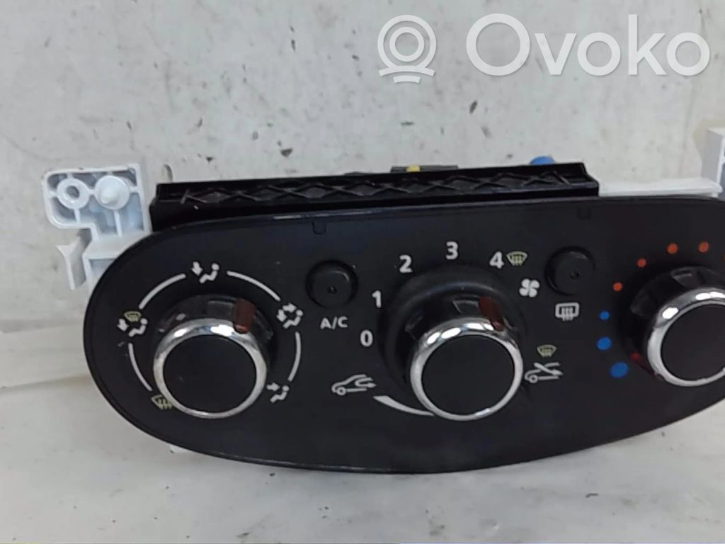 Dacia Duster Climate control unit 