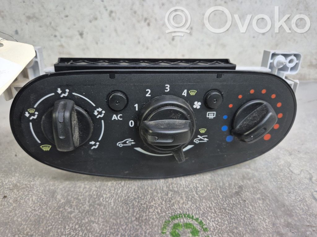 Dacia Duster Climate control unit 