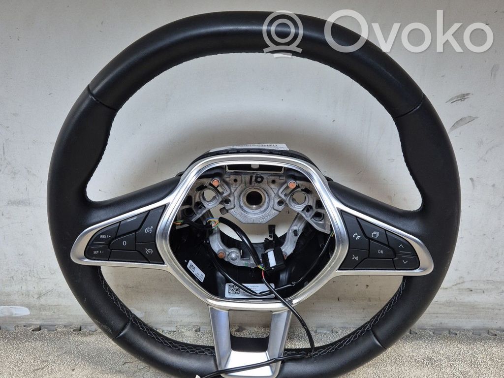 Renault Clio V Steering wheel 
