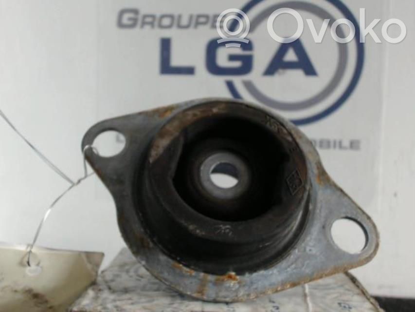 Engine mount bracket   8200939896