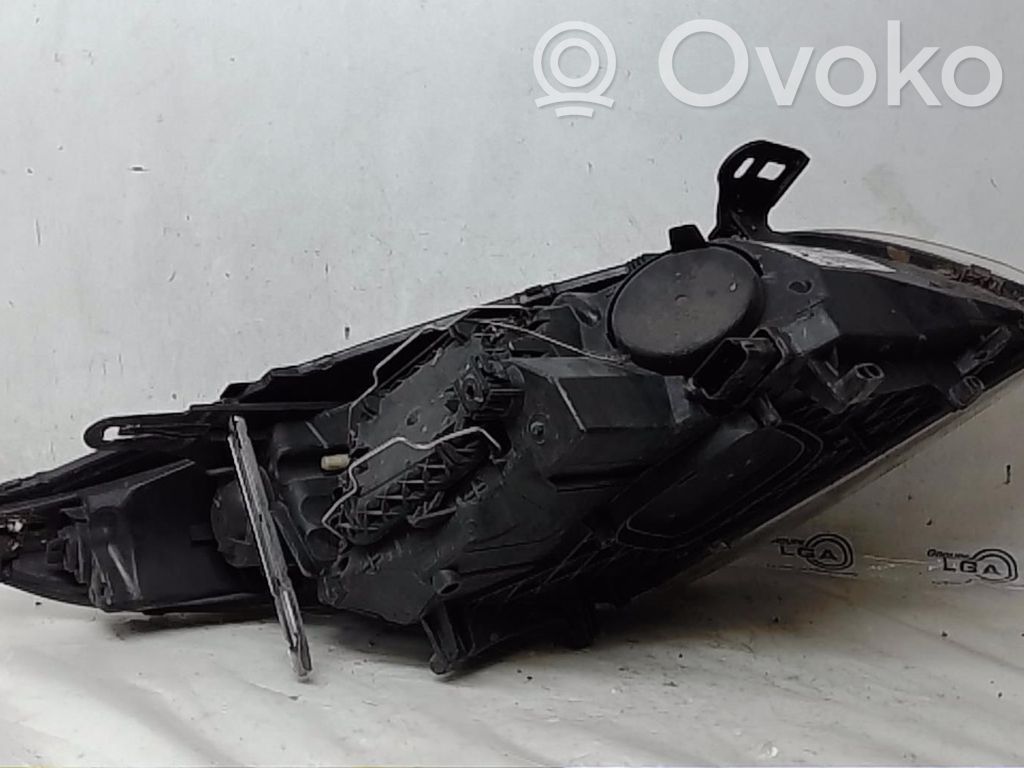 Renault Megane III Lampa przednia 