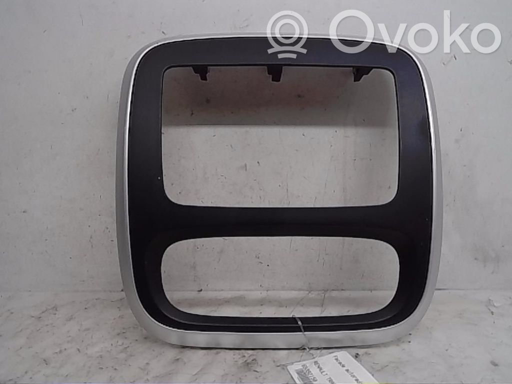 Renault Trafic III (X82) Radio/GPS head unit trim 