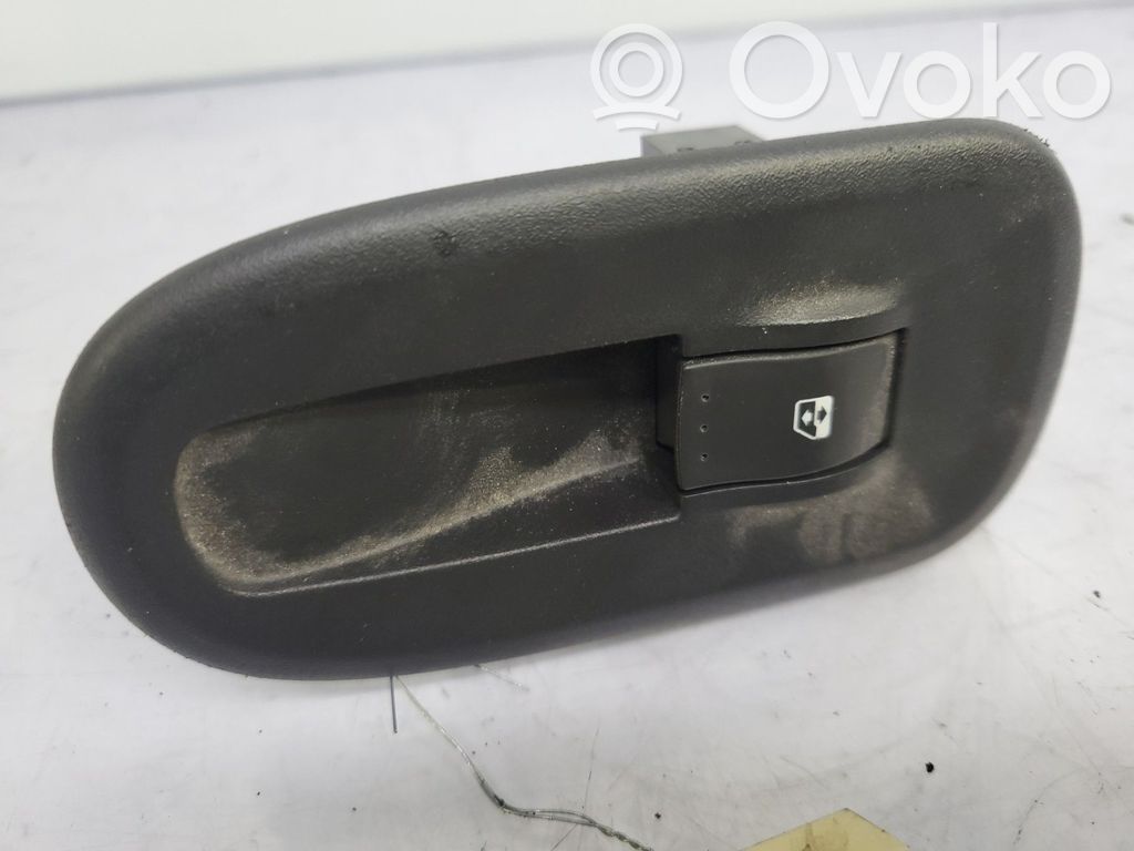 Electric window control switch   8200476809