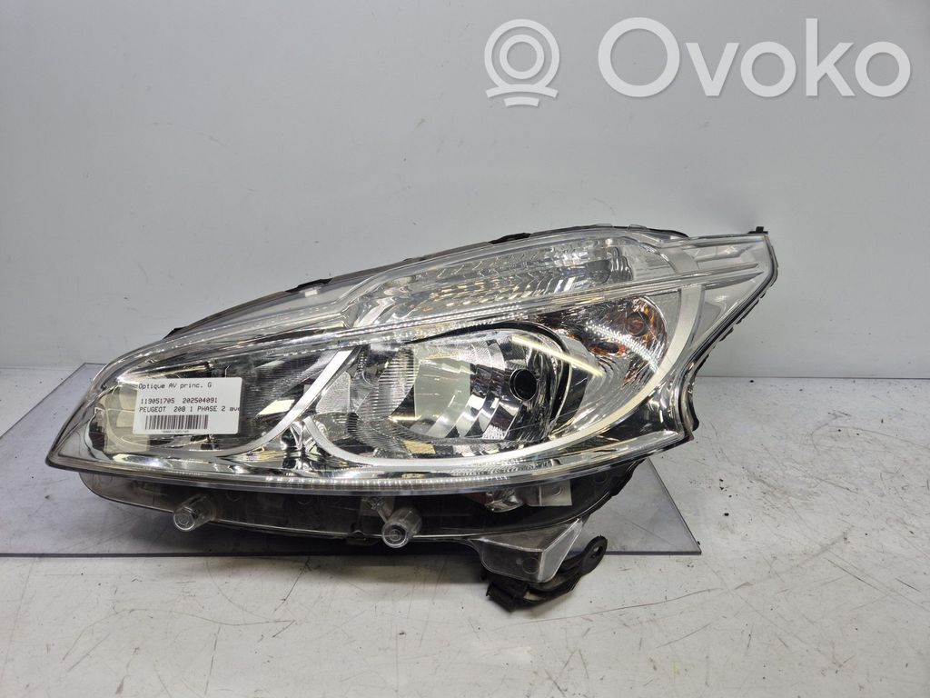 Peugeot 208 I Lampa przednia 