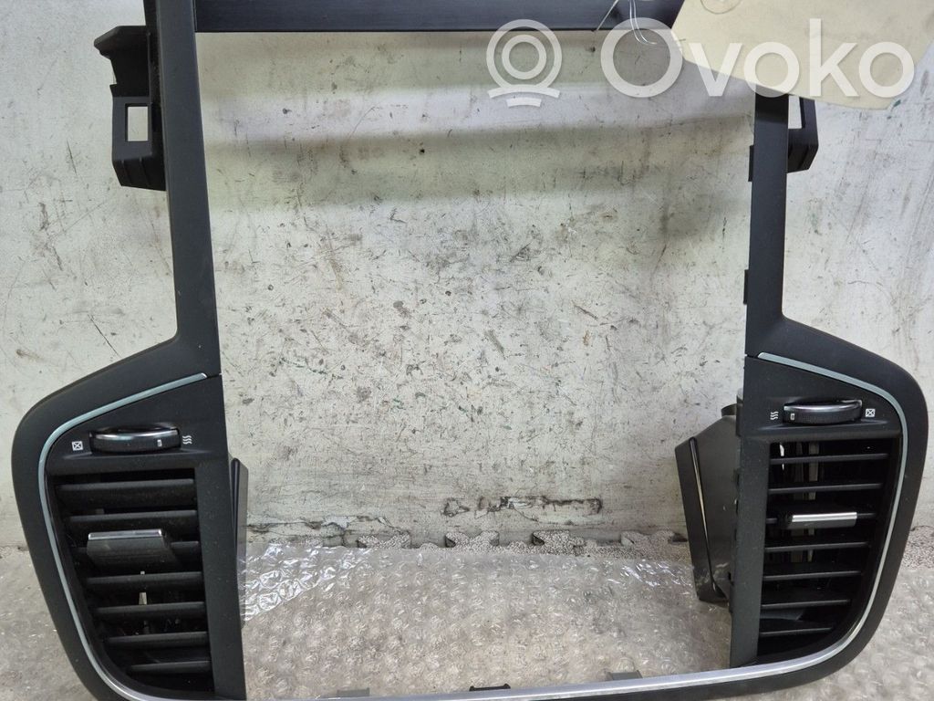 Renault Megane IV Dash center air vent grill 