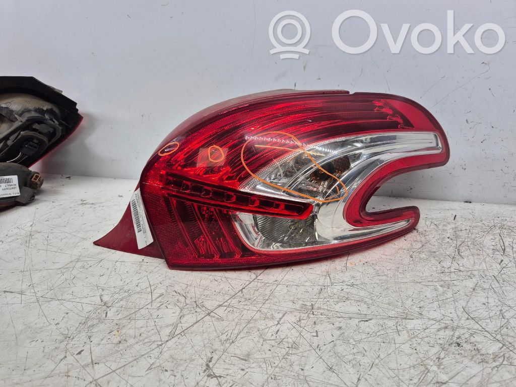 Peugeot 208 I Lampă spate în caroserie