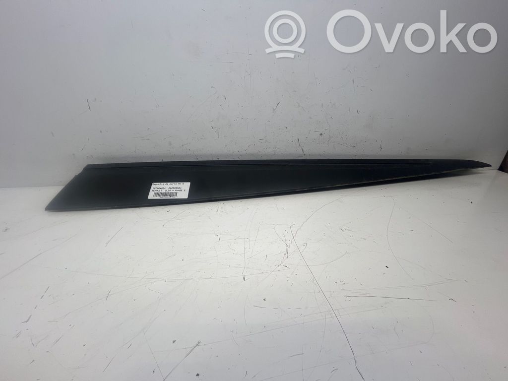 Renault Clio IV Rivestimento della portiera anteriore (modanatura)