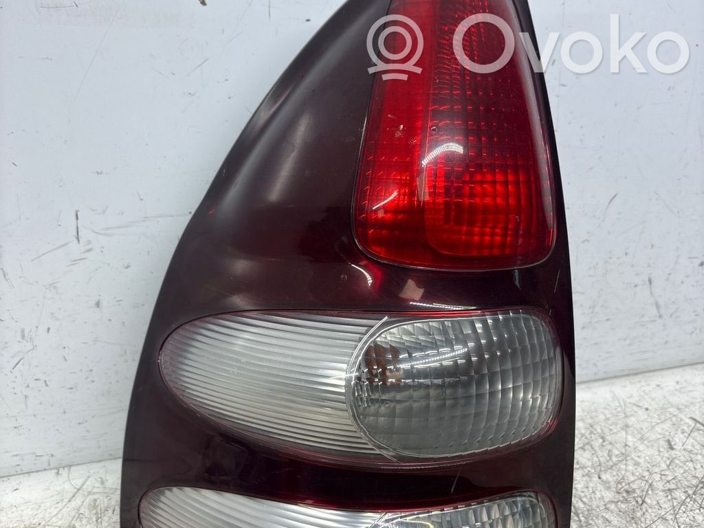 Toyota Land Cruiser (J120) Feux arrière / postérieurs