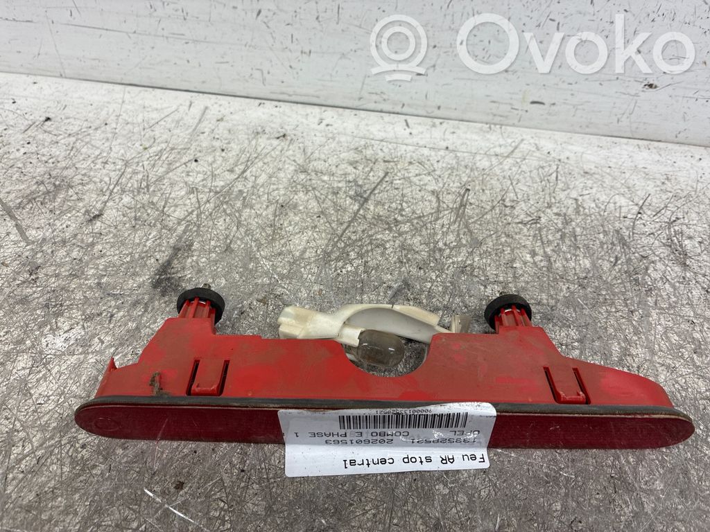Opel Combo E Kolmas/lisäjarruvalo 