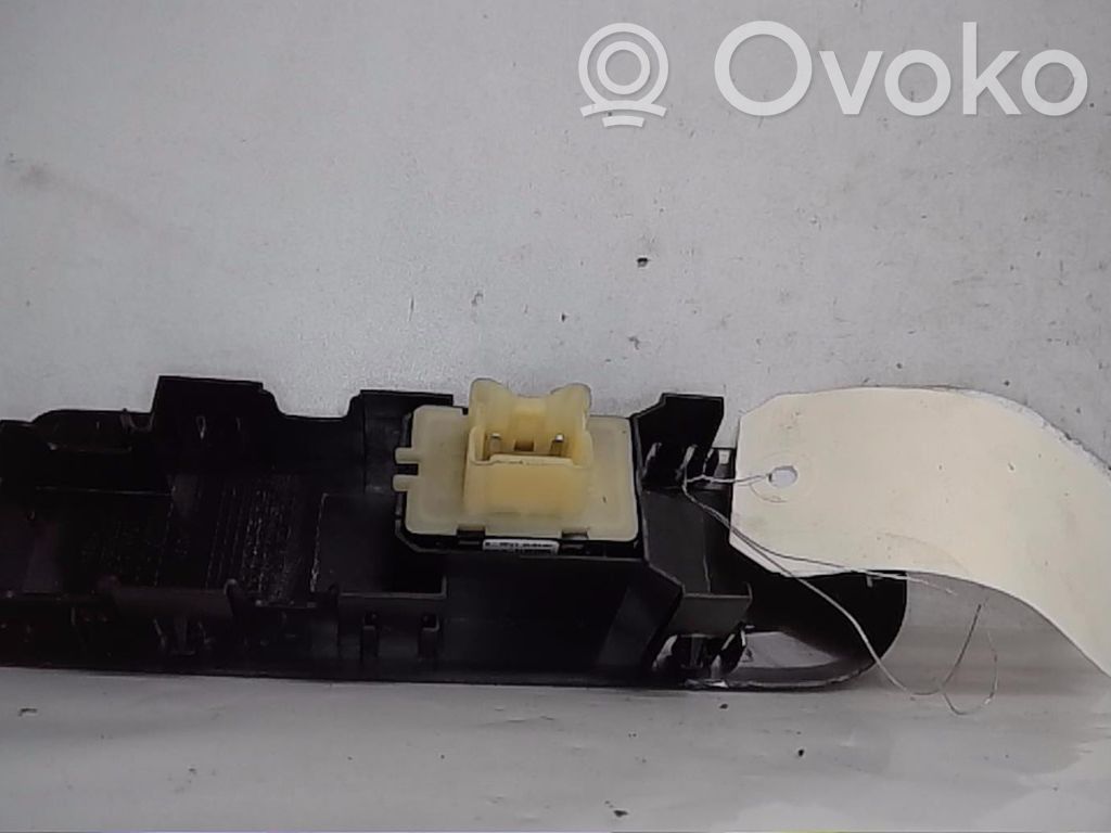 Renault Captur Interruttore di controllo dell’alzacristalli elettrico 