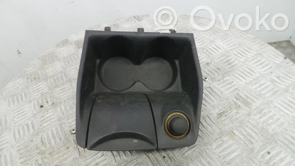 Renault Clio II Auton tuhkakupin kehys 