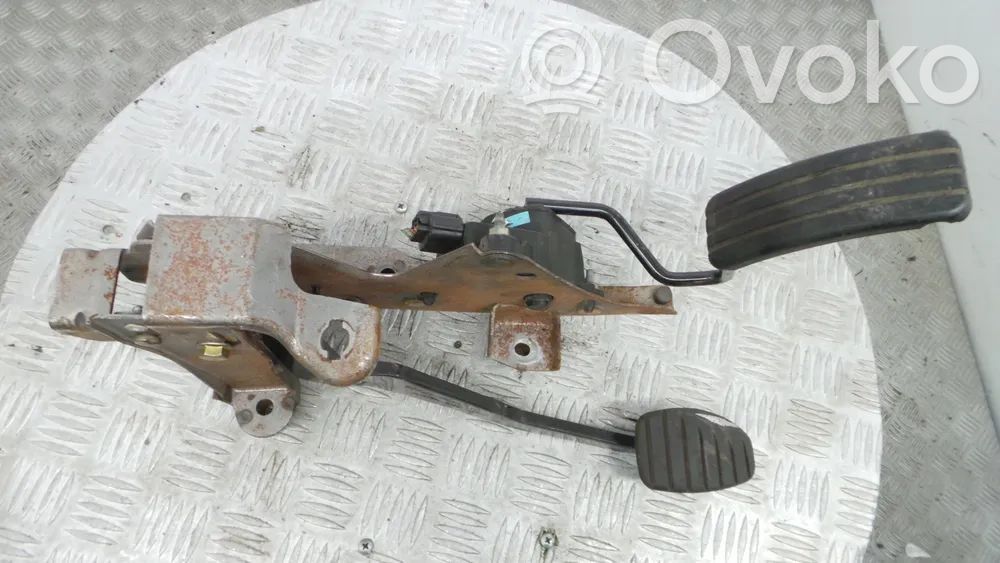Renault Clio III Kaasupolkimen asentoanturi 