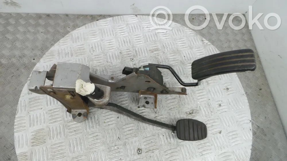 Renault Clio III Jarrupolkimen anturin kytkin 
