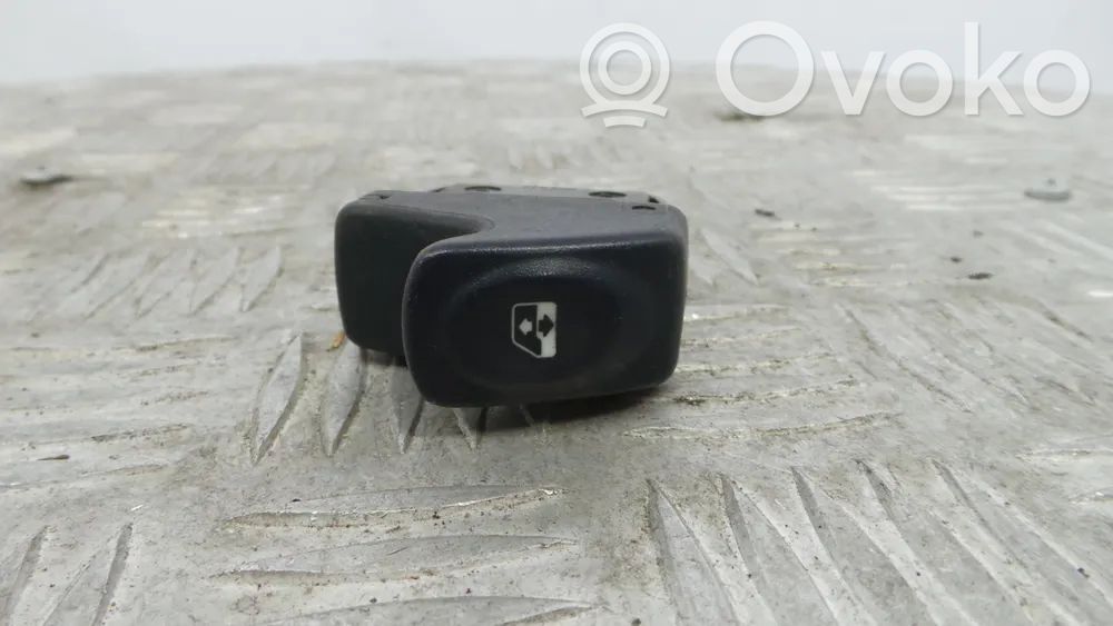 Renault Clio II Front door window switch trim 