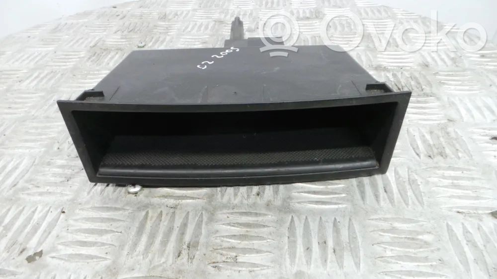 Mazda 2 Daiktadėžė bagažinėje 